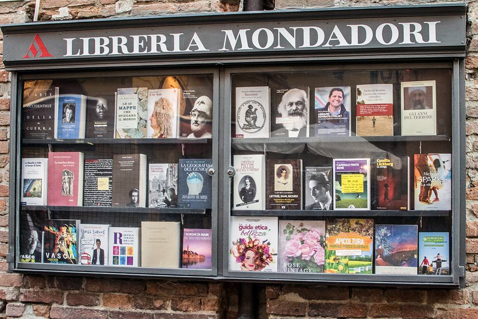 cannabis light libreria marina berlusconi mai in mondadori