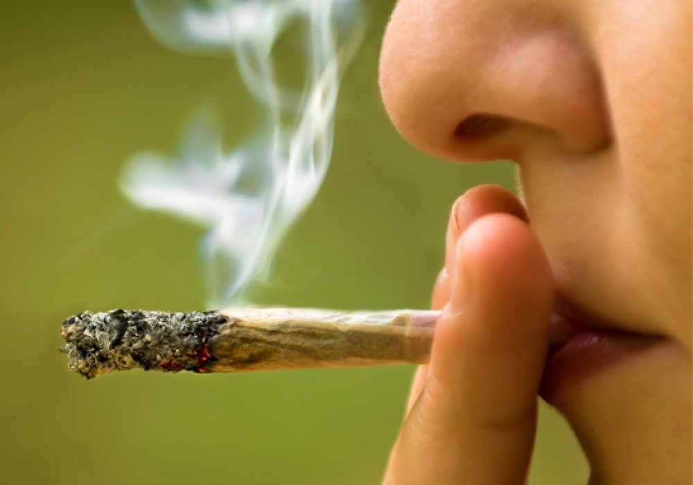 Gola irritata, bruciore o tosse: come evitarli quando si fuma cannabis
