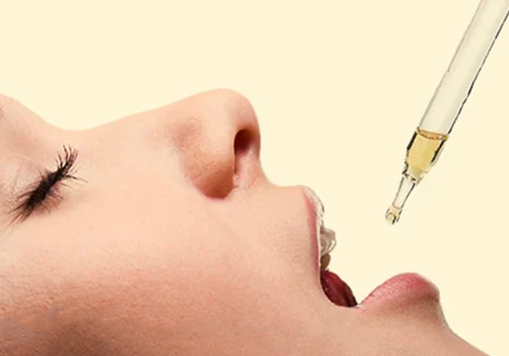 Cannabis: assunzione sublinguale di olio CBD e THC in gocce